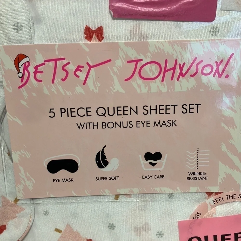 NEW! BETSEY JOHNSON QUEEN SIZE PINK CHRISTMAS TREES WITH BOWS SHEET SET
